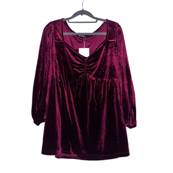 Velvet Heart Neckline Gathered Blouse - Picture 2 of 9